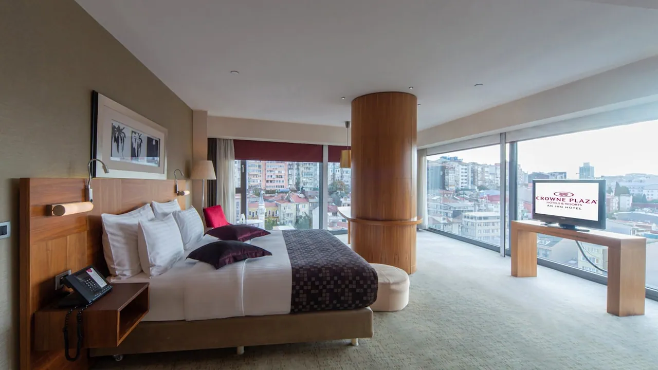 الفندق كراون بلازا حربيه - إسطبول